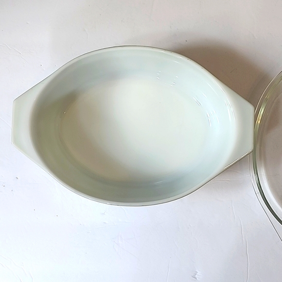 Vintage Pyrex Verde 2.5 qt casserole dish with lid - Picture 8 of 12